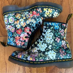 RARE VINTAGE FLORAL DR. MARTENS Size UK 7 USA women 9